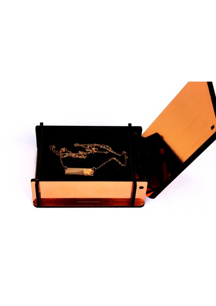 Kelebek Ahşap Kutulu Kişiye Özel Isim Kazımalı Kelebek Gold Kolye