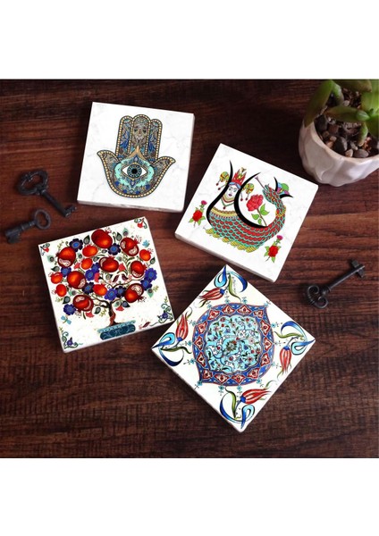 Şahmeran, Çini Sanatı, Nar Ağacı, Fatma Ana Eli (Hamsa) Taş Bardak Altlığı Seti - 4 Parça - Dekoratif, Rustik Mutfak Aksesuarı, 10X10 Cm, Kaydırmaz Tabanlı, Şık ve Dayanıklı SC186