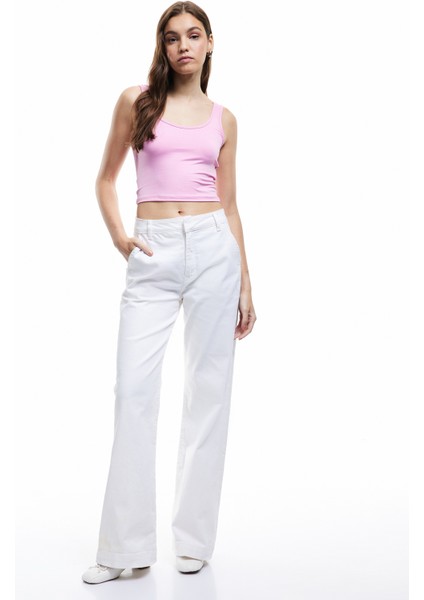 U Yaka Slim Fit Kolsuz Basic Crop Bluz fiyatları