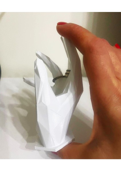 Minimalist Low-Poly El Figürü ve Yüzük Standı modelleri