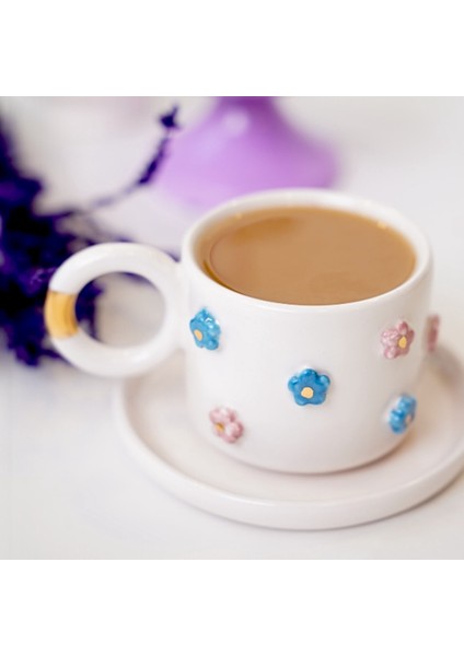 Mavi & Kırmızı Papatya Temalı 24K Altın Süslemeli Seramik Mug modelleri