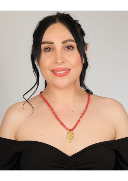 El Yapımı Mercan Boncuklu Bronz Organik Plaka Kolye – Boho Vintage Statement