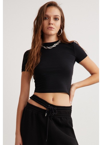 Niara Kadın Pamuk Elastan Bisiklet Yaka kısa Kollu Slim Fit Crop Siyah T-Shirt