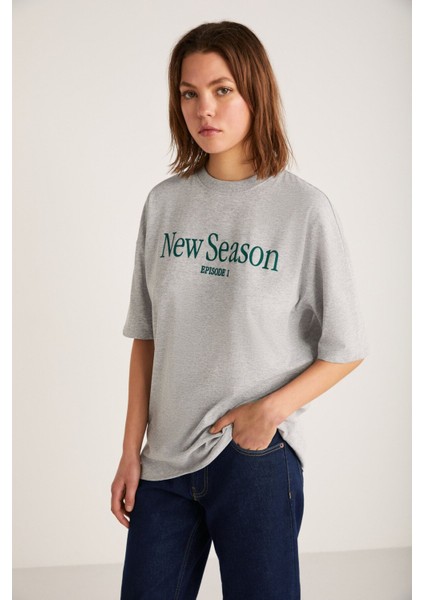 Nephele Kadın Önü Yazılı Grimelanj T-Shirt modelleri