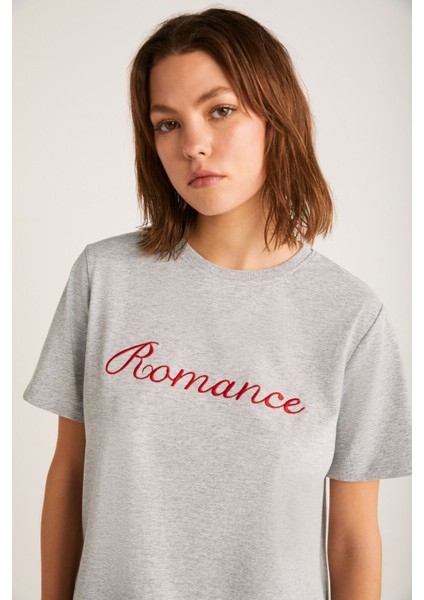 Elestren Kadın Oversize Kısa Kollu Önü Kırmızı Yazi Detaylı Gri T-shirt fırsatları