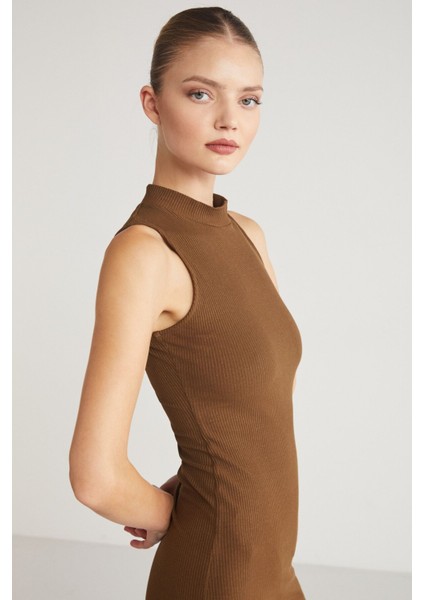 PANNI Kadın Bisiklet Yaka Kolsuz Slim Fit Midi Kahverengi Elbise