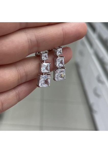 Kare Taşlı Sallantılı Küpe