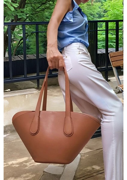 Kadın Şık Bej Suni Deri Shopper Çanta Günlük ve Iş Kullanımı Için Özenle Seçilmiş Mükemmel Uyum