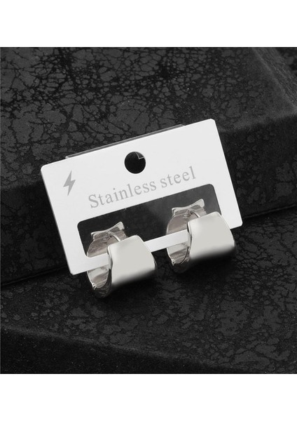 Modern Tasarımlı Gümüş Renk Çelik Küpe - Minimalist ve Şık