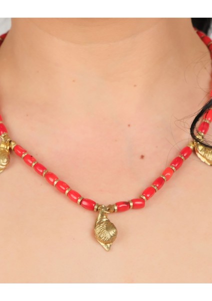 El Yapımı Mercan Boncuklu Bronz Salyangoz Kolye – Boho Akdeniz Statement Takı