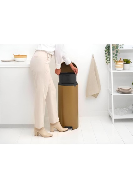 Çöp Kutusu Newıcon Warm Brass Pedallı 30 Lt Çöp Kovası fırsatları