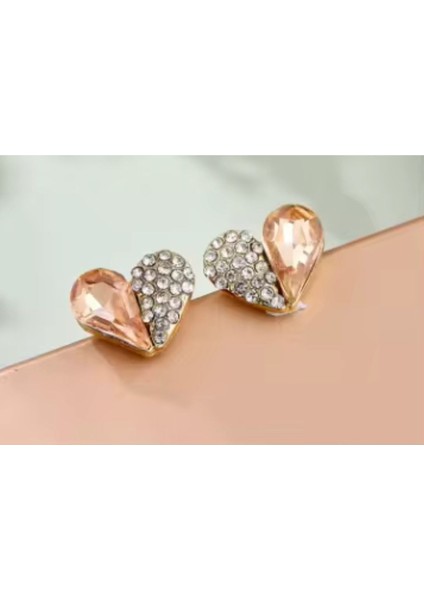 Amorette - Pembe Zirkon Beyaz Kristal Taşlı Şık Kalp Şeklinde Tasarım Sevgiliye Hediye Küpe