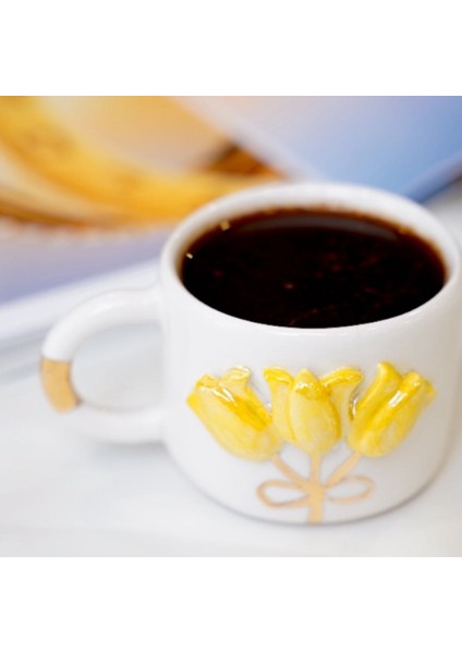 24K Altın Süslemeli Sarı Lale Temalı El Yapımı Seramik Mug