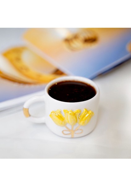 24K Altın Süslemeli Sarı Lale Temalı El Yapımı Seramik Mug fiyatları