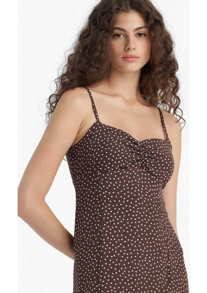 Bodycon Vücudu Saran Kalp Yaka Puantiyeli Maroken Askılı Midi Elbise C0960AX25SM fırsatları