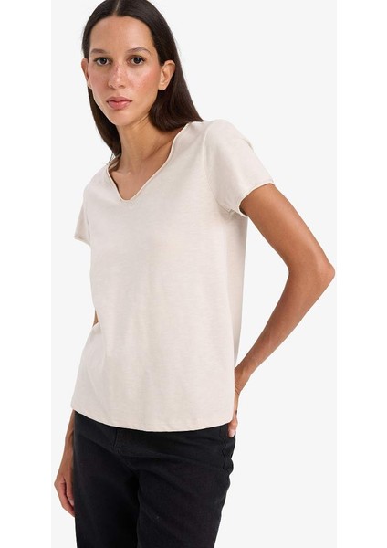 Yeni Sezon Regular Fit V Yaka Basic Düz Kısa Kollu Tişört