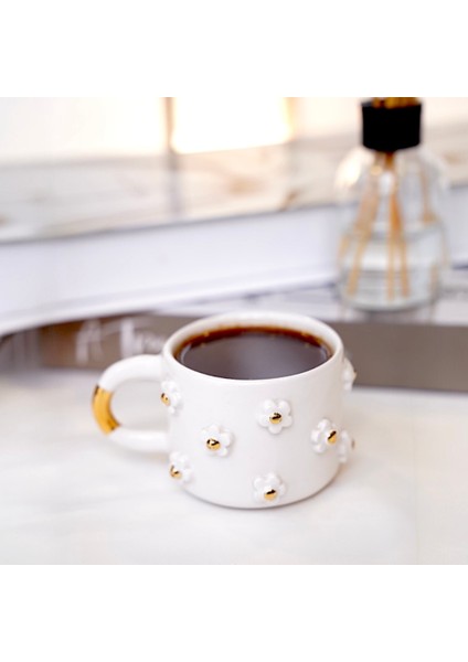 24K Altın Süslemeli Zarif Papatya Temalı El Yapımı Seramik Mug