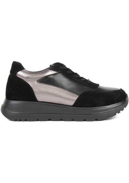 Kadın Siyah Bağcıklı Kalın Tabanlı Süet Deri Sneaker