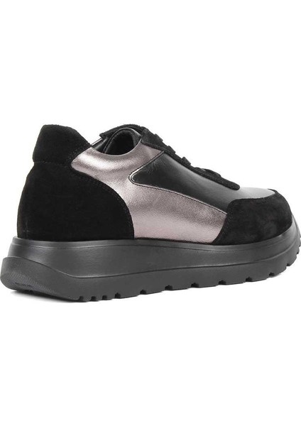 Kadın Siyah Bağcıklı Kalın Tabanlı Süet Deri Sneaker