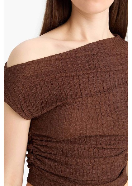 Yeni Sezon Slim Fit Dar Kesim Tek Omuzlu Bürümcük Kısa Kollu Tişört indirimleri