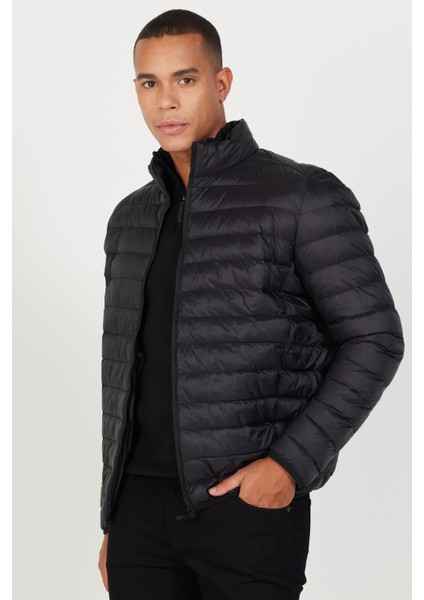 Standart Fit Normal Kesim Dik Yaka Mont