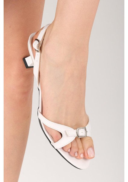 Adeline Beyaz Renk Kısa Topuklu Kadın Sandalet fiyatları