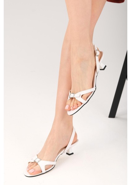 Adeline Beyaz Renk Kısa Topuklu Kadın Sandalet fırsatları
