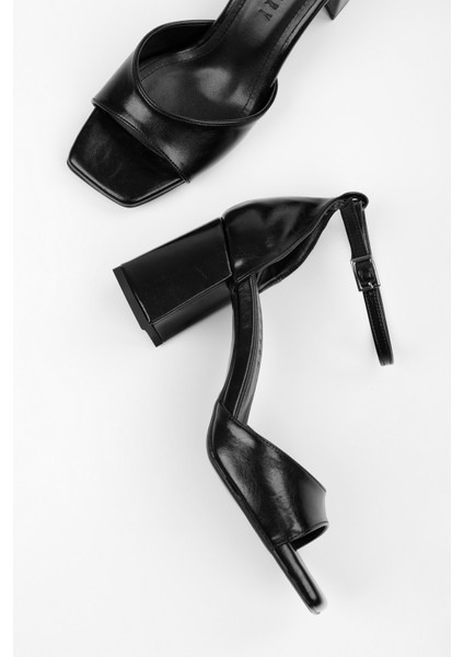 Kadın Sarge Siyah Parlak Cilt Topuklu Ayakkabı fırsatları