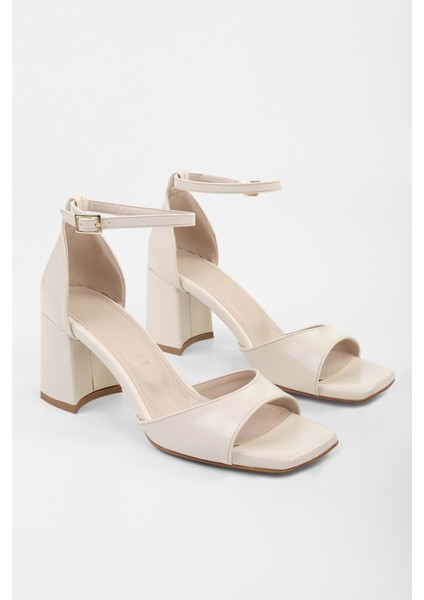 Kadın Sarge Ekru Parlak Cilt Topuklu Ayakkabı