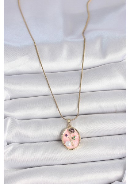 316L Çelik Gold Renk Zincir Pembe Çiçek Işlemeli Inci Detay Portre Model Kadın Kolye - TJ-BKO10077