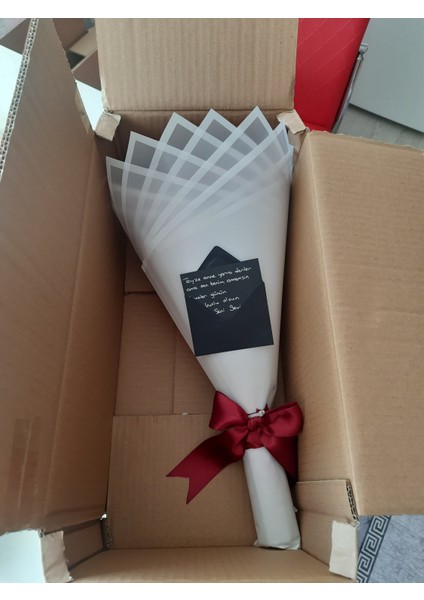 30 Lu LED Işıklı Kenar Süslemeli Solmayan Gül Buketi Bordo Gül Dışı Beyaz indirimleri