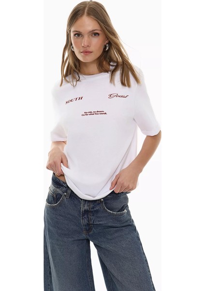 Kadın %100 Pamuk Sırt ve Ön Baskılı Regular Kesim Örme T-Shirt fırsatları