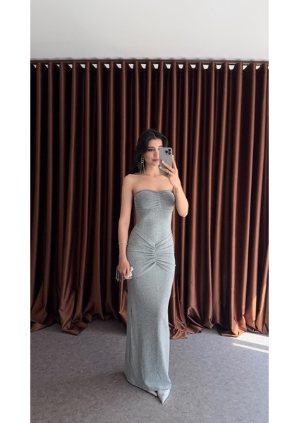 Simli Likralı Gümüş Straplez Elbise