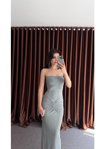 Simli Likralı Gümüş Straplez Elbise fırsatları