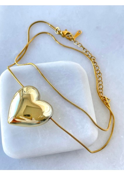 Kalp Model Gümüş Renk Zinciri Içinden Geçen Kolye modelleri
