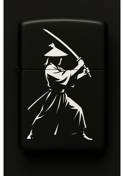 Samuray Desenli Kişiye Özel Isimli Siyah Benzinli Metal Çakmak