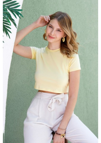 Basic Bisiklet Yaka Crop Tişört