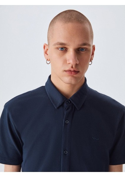 Erkek Basıc Slım Fit Kısa Kollu Lacivert T-shırt fırsatları