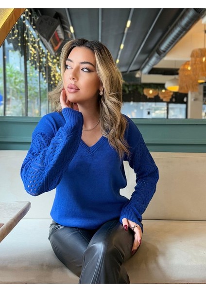 Kadın Uzun Kollu V Yaka Kol Delikli Baklava Desen Detaylı Triko Kazak indirimleri