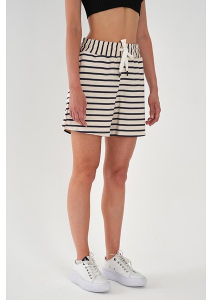 Alexandergardı Büyük Beden Çizgili Şort fırsatları