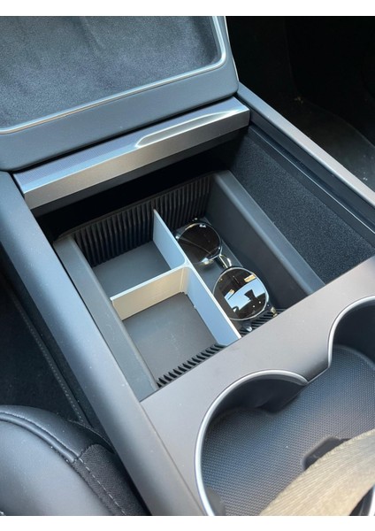 Tesla Yeni Model Y (Juniper) Bölmeli Orta Konsol Düzenleyici Araç Içi Organizer Siyah Süet Zeminli