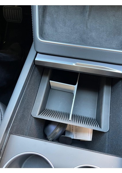 Tesla Yeni Model Y (Juniper) Bölmeli Orta Konsol Düzenleyici Araç Içi Organizer Siyah Süet Zeminli indirimleri