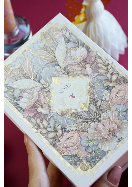 Masa Üstü Sert Kapaklı Notluk. 80 Gram Ivory Kağıt , 340 Yaprak. 11X15,8 Cm. Renkli Kenar. fırsatları