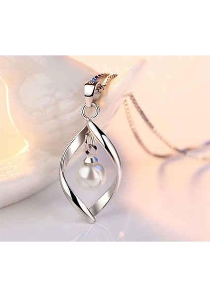 Daphne - Yaprak Şeklinde Sallantılı Incili / Zirkon Taşlı 925 Ayar Gümüş Kolye