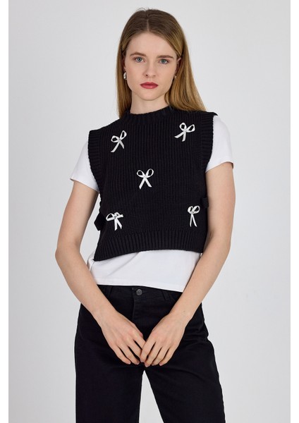 Siyah Kurdela Detaylı Yandan Bağlamalı Triko Süveter 2101