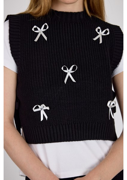 Siyah Kurdela Detaylı Yandan Bağlamalı Triko Süveter 2101 fırsatları