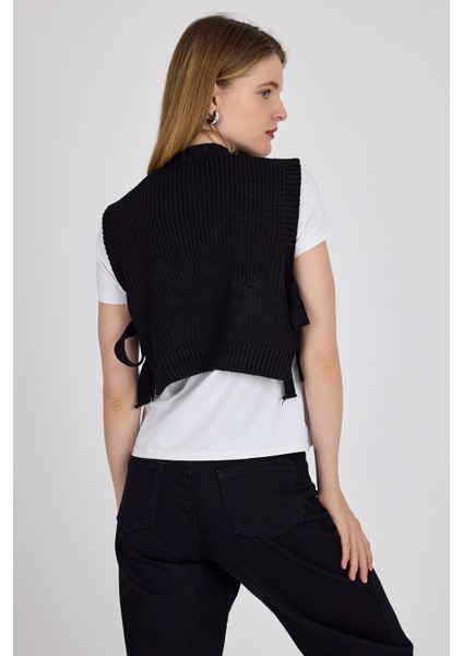 Siyah Kurdela Detaylı Yandan Bağlamalı Triko Süveter 2101 indirimleri