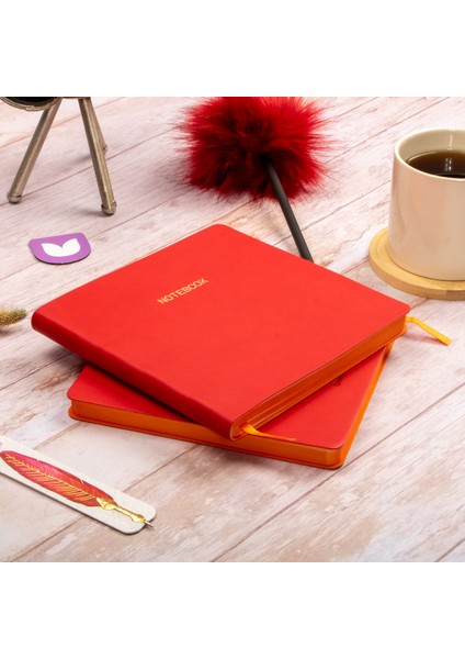 16,5X16,5 cm Kırmızı Yumuşak Deri Kapak Noktalı Tarihsiz Dikişli Defter