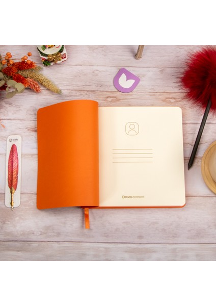 16,5X16,5 cm Kırmızı Yumuşak Deri Kapak Noktalı Tarihsiz Dikişli Defter