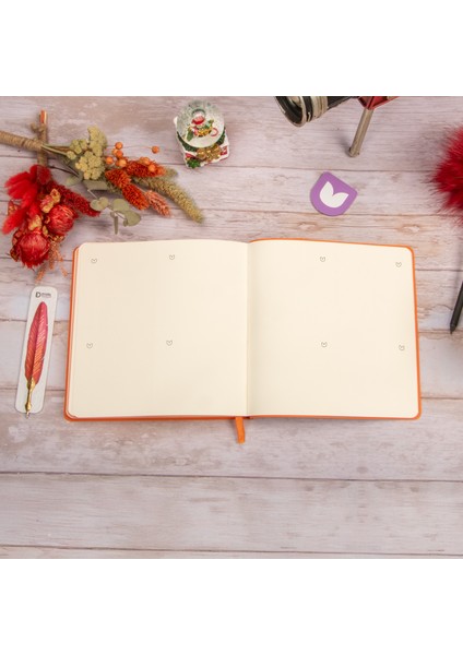 16,5X16,5 cm Kırmızı Yumuşak Deri Kapak Noktalı Tarihsiz Dikişli Defter
